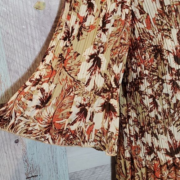 Catherines Sz 2X Floral Print Pleated Lace Neckline Snakebite Hem Blouse 324 - Picture 6 of 9